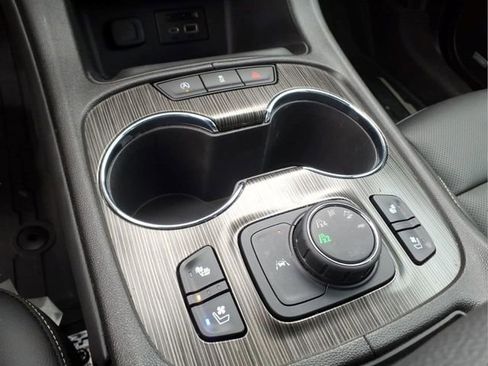 Certified 2023 GMC Acadia SLT w/ Elevation Edition AWD/4WD image 19