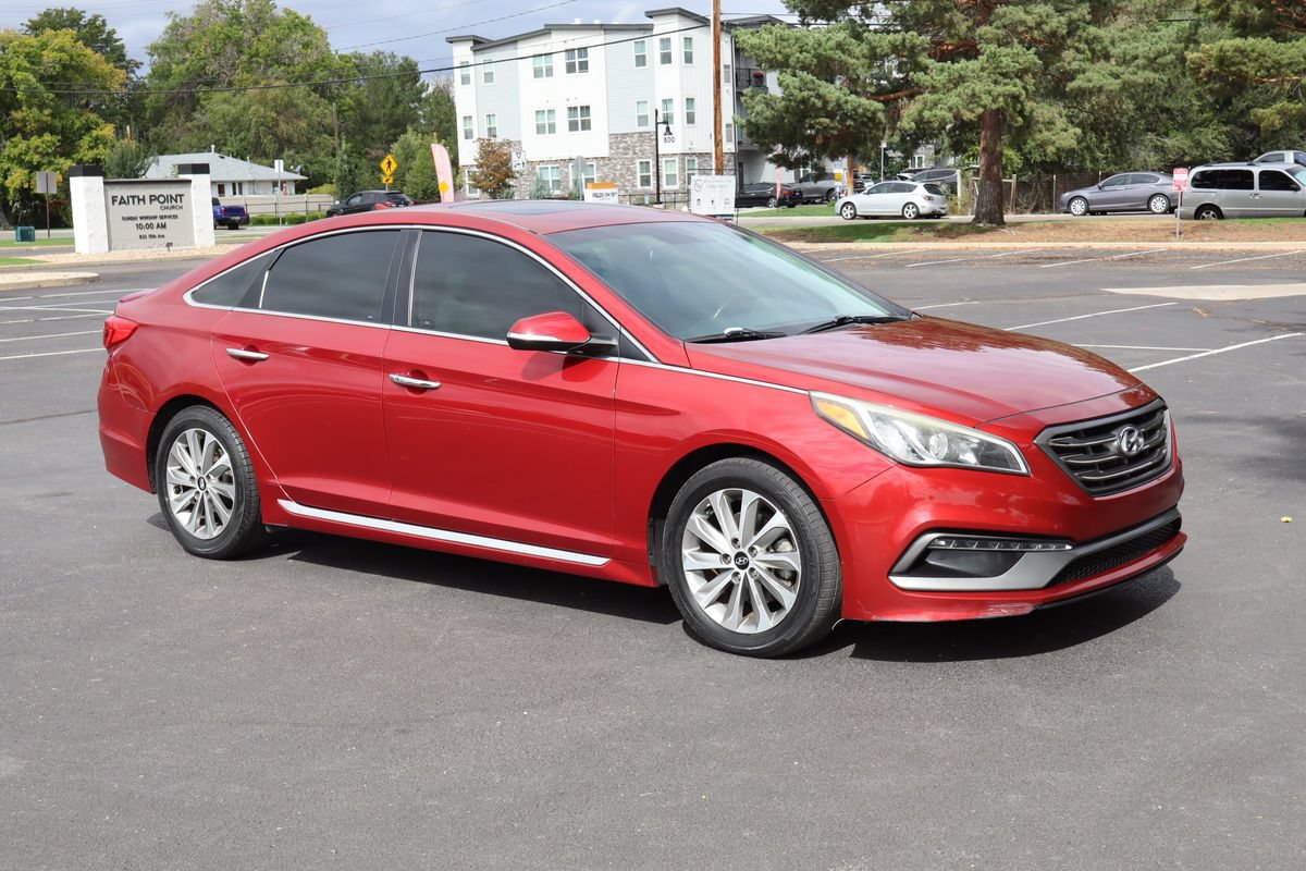 Used 2016 Hyundai Sonata Sport w/ Option Group 1V FWD image 2