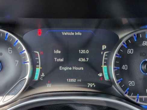 Used 2026 Chrysler Pacifica Select FWD image 28