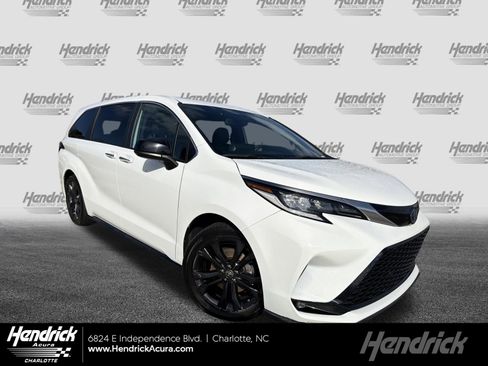 Used 2023 Toyota Sienna XSE image 1