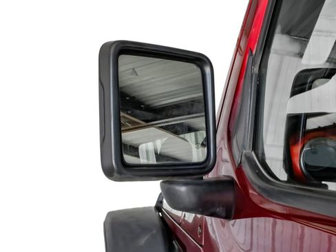 Used 2021 Jeep Wrangler Unlimited Rubicon AWD/4WD image 39