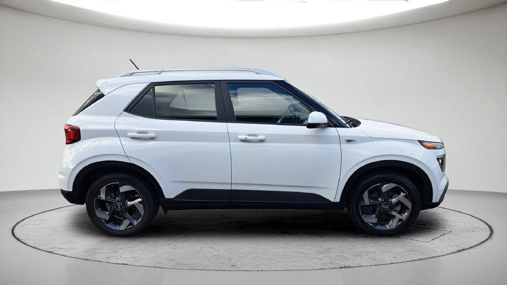 Used 2026 Hyundai Venue SEL FWD image 18