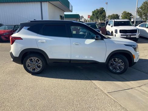 Used 2024 Kia Seltos S AWD/4WD image 3