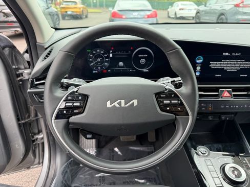 Used 2023 Kia Niro Wind w/ Wind Preserve Package FWD image 18