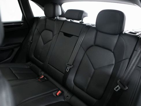 Certified 2025 Porsche Macan image 30