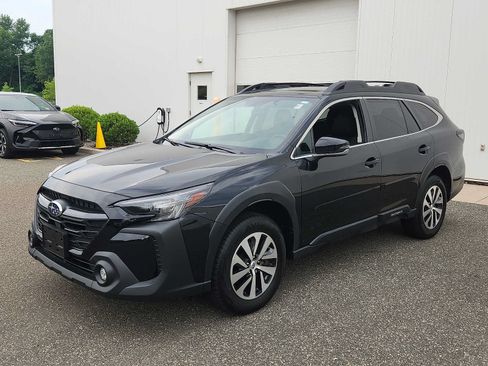 Used 2024 Subaru Outback Premium AWD/4WD image 3