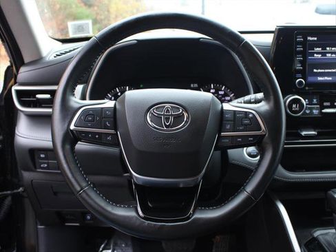 Certified 2021 Toyota Highlander XLE image 9