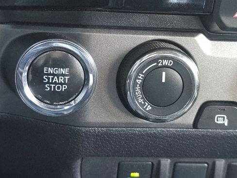 Used 2018 Toyota Tacoma TRD Off-Road w/ Technology Package image 20