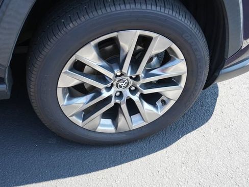 Used 2020 Toyota RAV4 XLE Premium FWD image 15