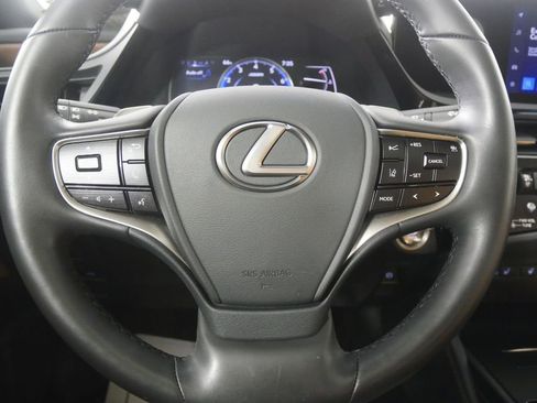Used 2024 Lexus ES 350 w/ Premium Package image 18