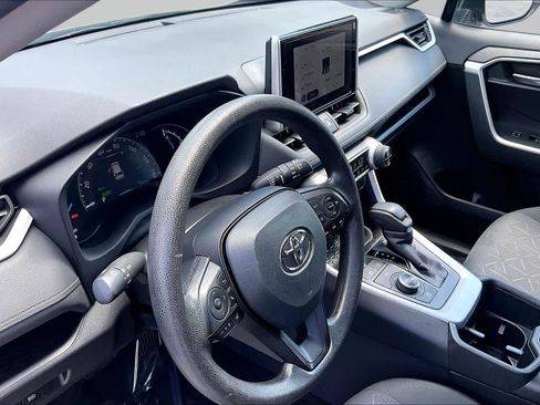 Used 2025 Toyota RAV4 XLE AWD/4WD image 17