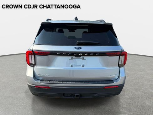 Used 2025 Ford Explorer Active AWD/4WD image 5