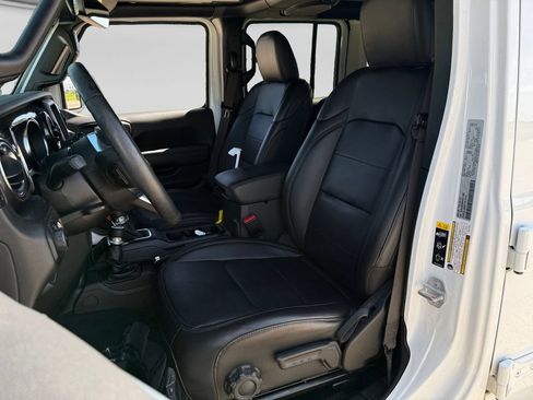 Used 2022 Jeep Wrangler Unlimited Sahara AWD/4WD image 21