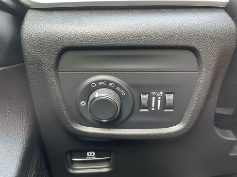 New 2025 Jeep Grand Cherokee Altitude image 24