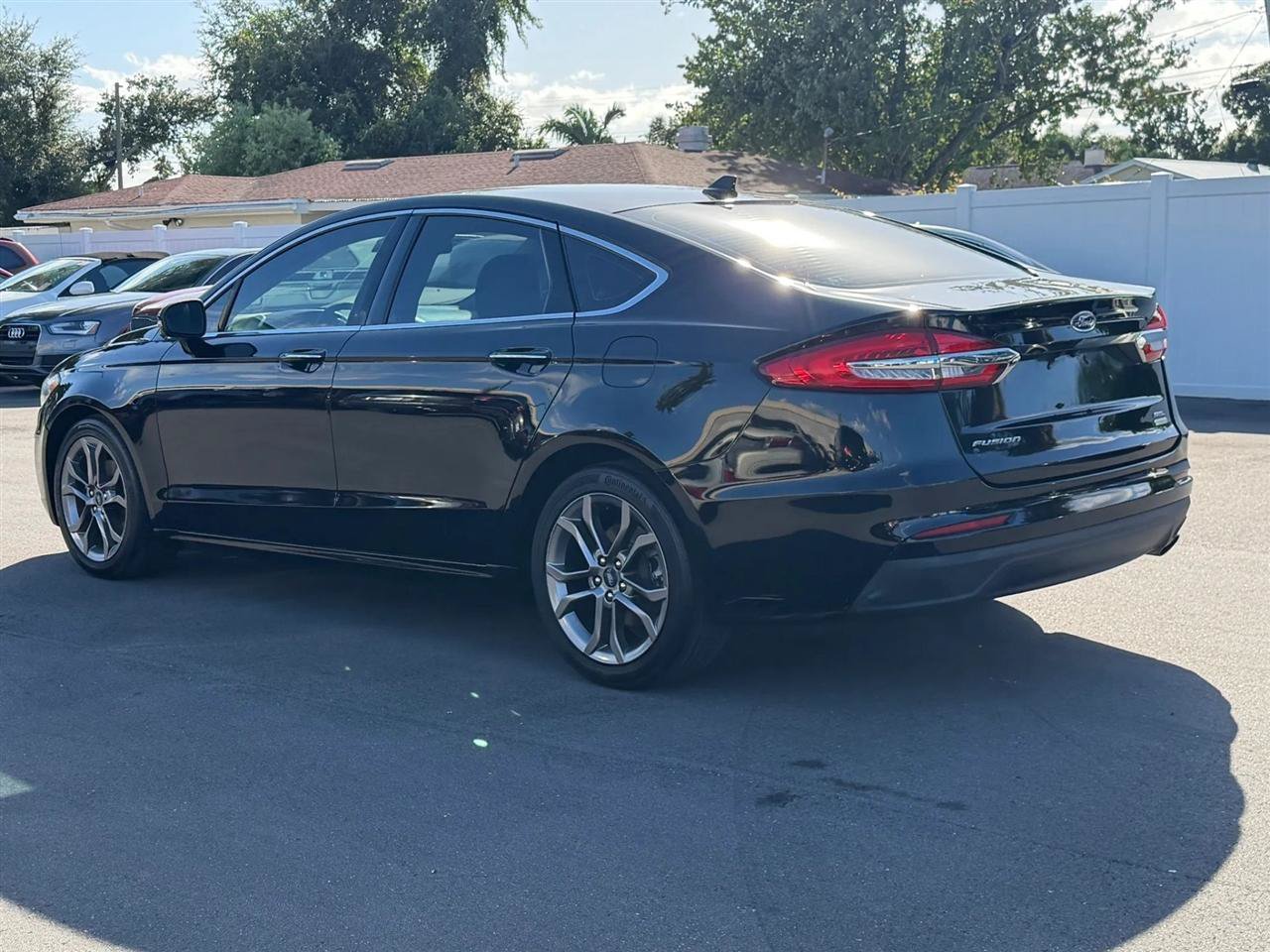 Used 2019 Ford Fusion SEL FWD image 12