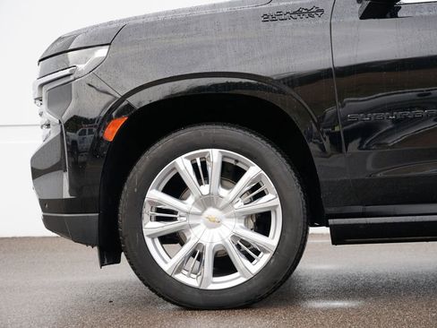 Used 2023 Chevrolet Suburban High Country w/ Premium Package image 11