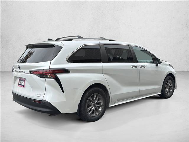 Used 2022 Toyota Sienna XLE w/ XLE Plus Package FWD image 5