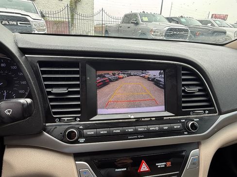Used 2018 Hyundai Elantra SEL FWD image 32