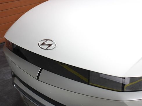 Used 2023 Hyundai Ioniq 5 SEL image 3