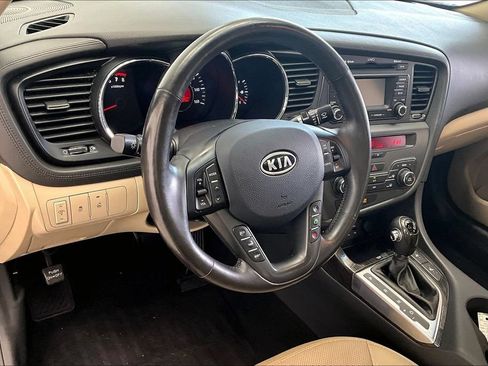 Used 2023 Hyundai Elantra SEL w/ Preferred Accessory Package FWD image 13