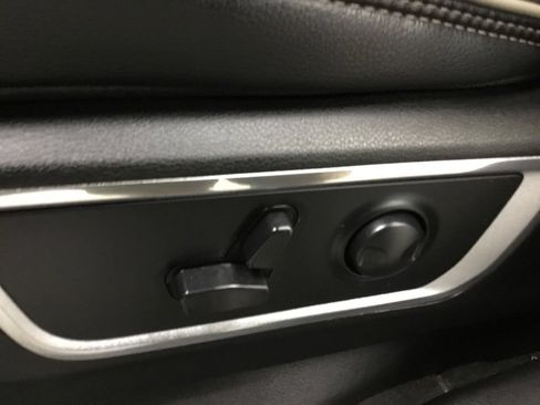 Used 2023 RAM 1500 Laramie AWD/4WD image 8