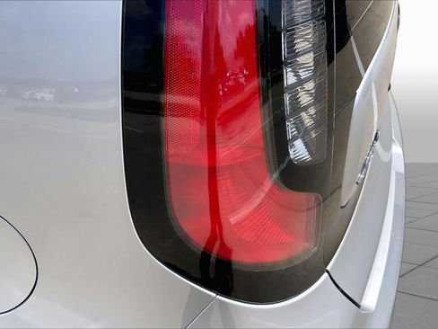 Used 2018 Kia Soul + FWD image 27