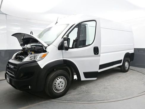 Used 2025 RAM ProMaster 2500 w/ Convenience Group image 40