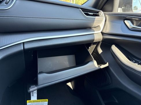 New 2025 Jeep Grand Cherokee Laredo image 9