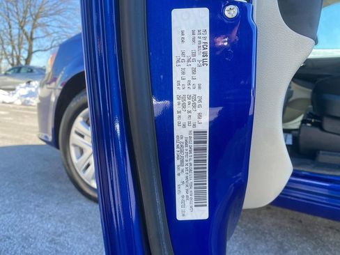 Used 2018 Dodge Grand Caravan SE w/ UConnect Hands-Free Group image 33