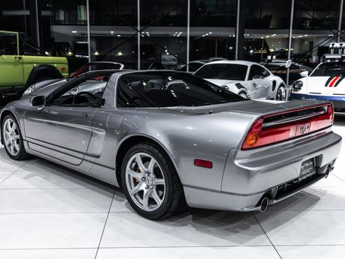 Used 2004 Acura NSX T image 2