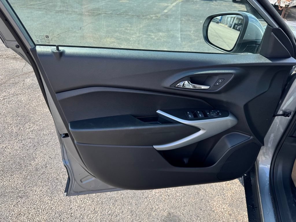 New 2026 Chevrolet Trax LS w/ LS Convenience Package FWD image 9