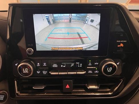 Used 2024 Toyota Highlander XSE FWD image 29