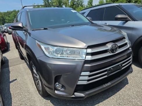 Used 2018 Toyota Highlander XLE AWD/4WD image 6
