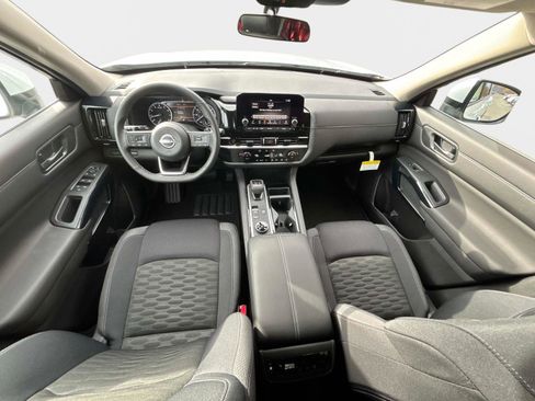 New 2025 Nissan Pathfinder SV image 15