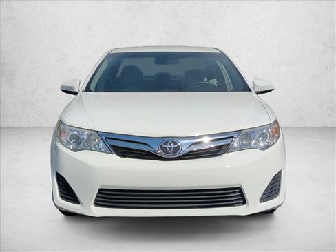Used 2014 Toyota Camry LE FWD image 2