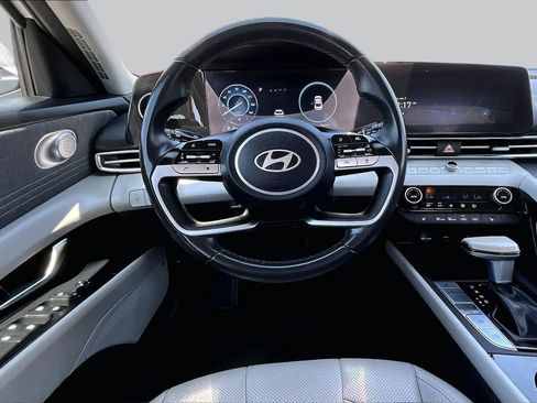 Used 2025 Hyundai Elantra Limited FWD image 6