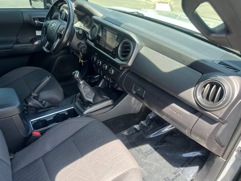 Certified 2019 Toyota Tacoma TRD Off-Road AWD/4WD image 28