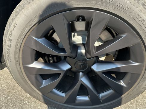 Used 2024 Tesla Model X AWD/4WD image 14