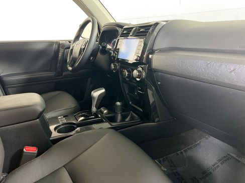 Used 2022 Toyota 4Runner TRD Off-Road Premium AWD/4WD image 29