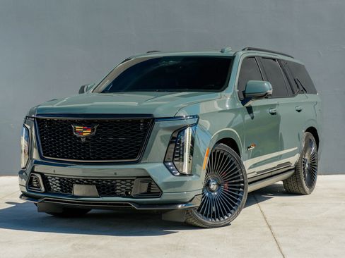 Used 2025 Cadillac Escalade V w/ LPO, ONYX Package AWD/4WD image 3