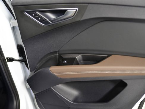 Certified 2025 Audi Q4 e-tron Premium w/ Convenience Package image 21