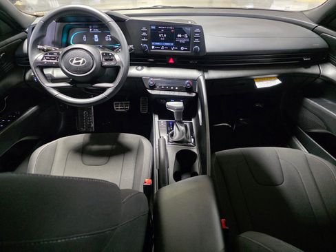 Certified 2025 Hyundai Elantra Sport image 18