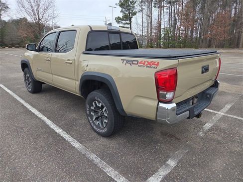 Used 2016 Toyota Tacoma TRD Off-Road image 6
