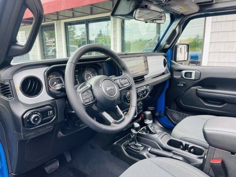 Used 2024 Jeep Wrangler Unlimited Sport AWD/4WD image 7
