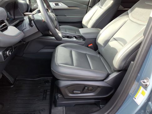 Used 2025 Ford Explorer Active w/ Active Comfort Package image 16