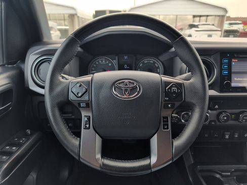 Used 2019 Toyota Tacoma TRD Off-Road w/ Technology Package AWD/4WD image 13