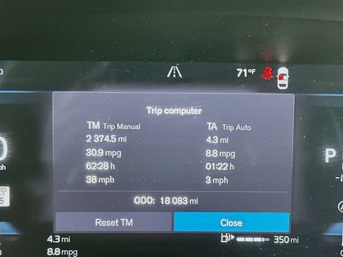 Used 2025 Volvo XC40 B5 Plus image 19