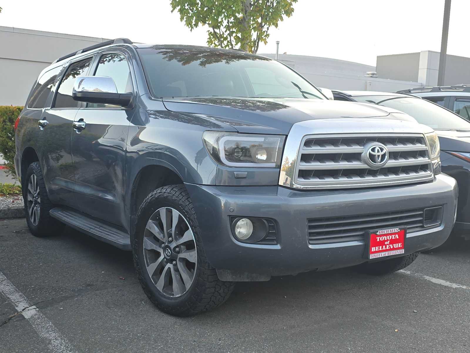 Used 2010 Toyota Sequoia Platinum AWD/4WD image 3