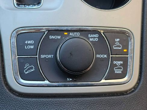 Used 2012 Jeep Grand Cherokee Overland image 28