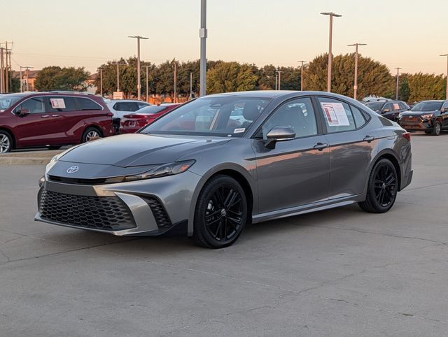 Used 2025 Toyota Camry SE FWD image 10
